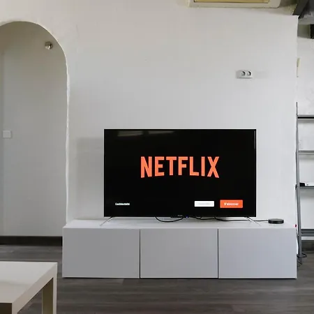 Appart Climatise Style Loft Avec Garage Apartman